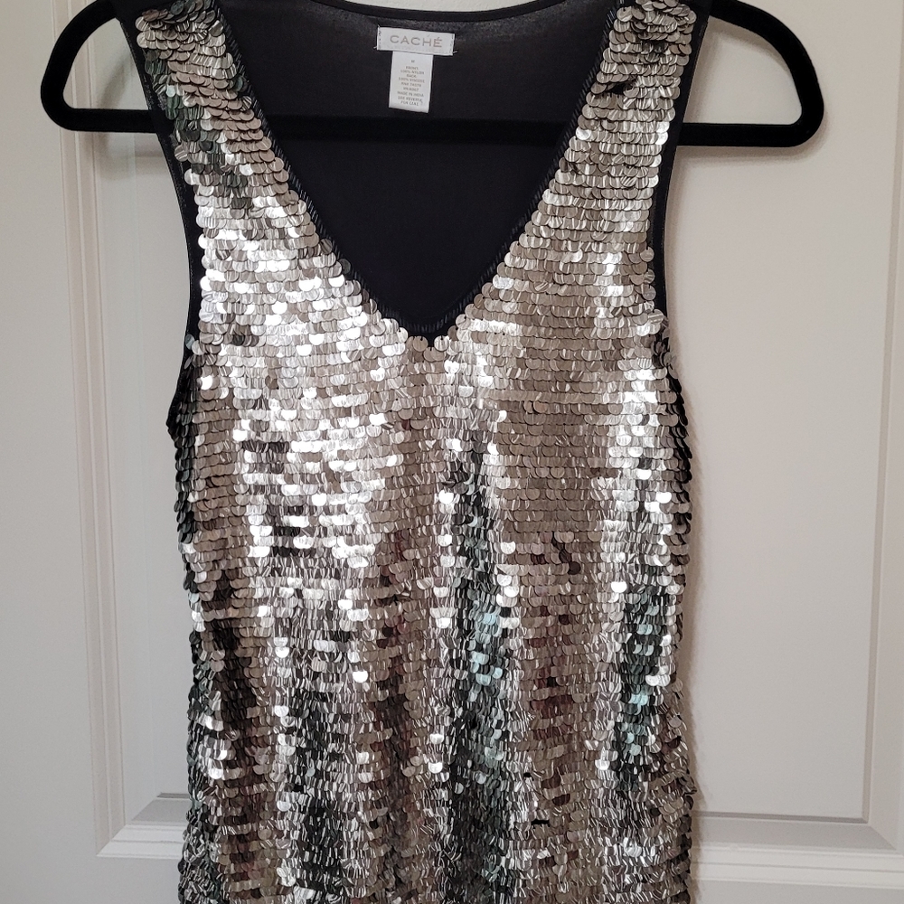 Beautiful black/gold Cache size medium top